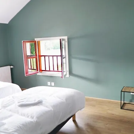 Mara Riviere Yvon * La Jaille-Yvon