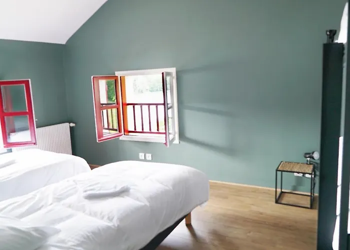 Mara Riviere Yvon * La Jaille-Yvon