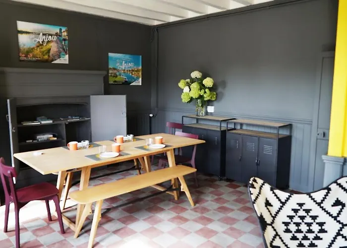 Mara Riviere Yvon * La Jaille-Yvon